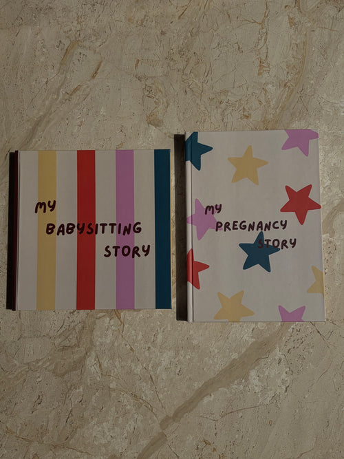 Kleurrijke bundel met een zwangerschaps-invulboek met sterrenprint voor mama en papa en een oppas-invulboek met streepprint voor kinderen van 0 tot 4 jaar. De combinatie van bordeaux, roze, geel, oranje en petrol zorgt voor een vrolijke en speelse uitstraling. Het zwangerschapsboek heeft een hardcover in B5-formaat van 176 × 250 mm en het oppasboek heeft een hardcover van 210× 210 mm.